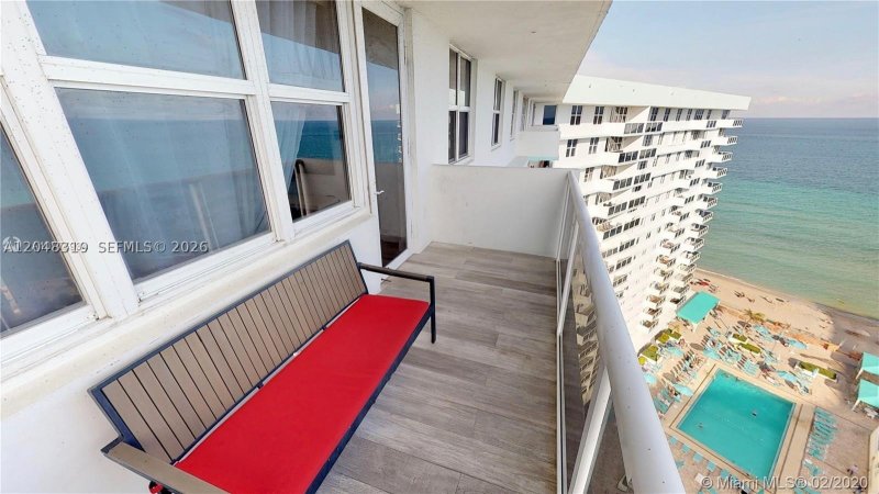 Condo for sale at Sea Air Towers PH14