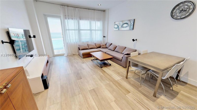 Condo for sale at Sea Air Towers PH14
