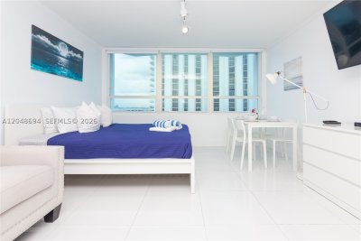 Aluguel de apartamento no Castle Beach Club 908
