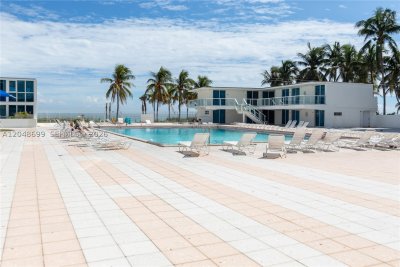 Aluguel de apartamento no Castle Beach Club 1108