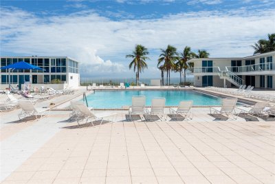Aluguel de apartamento no Castle Beach Club 1108