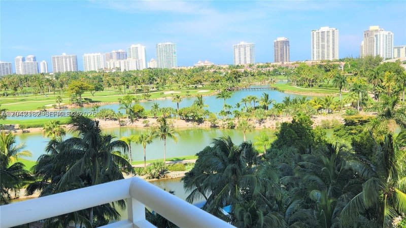 Alquiler de apartamento en Turnberry On The Green 704