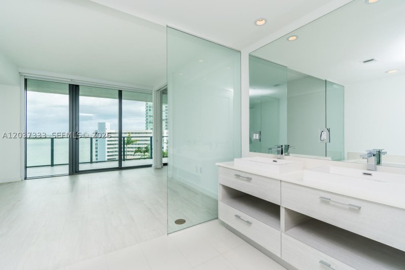 Apartment for rent at Paraiso Bay Miami 805