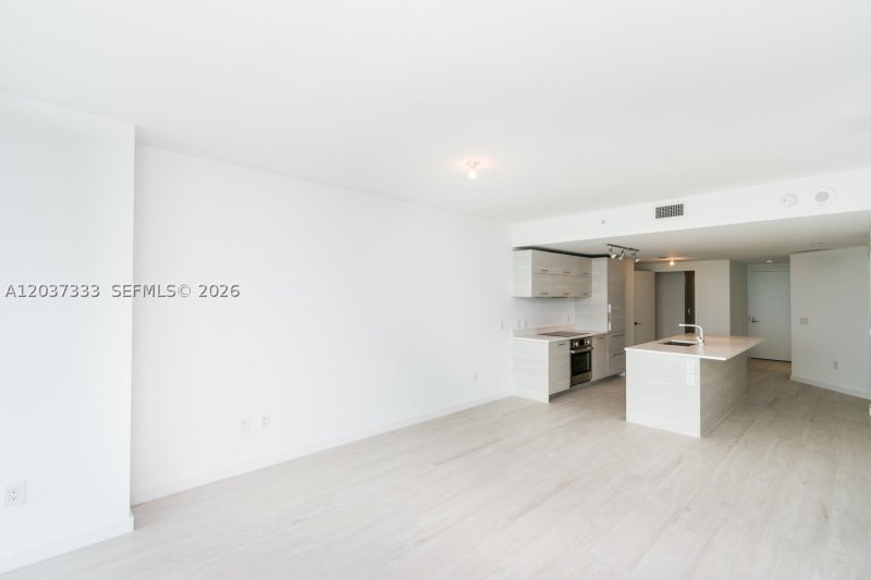 Apartment for rent at Paraiso Bay Miami 805