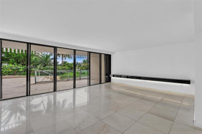 Comprar apartamento no Grove Isles Tower II B205