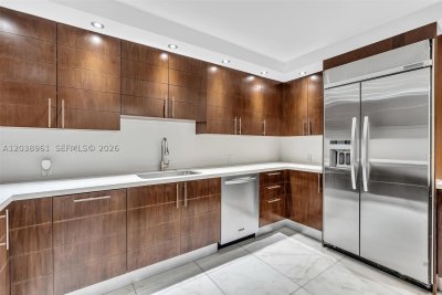 Comprar apartamento no Grove Isles Tower II B205
