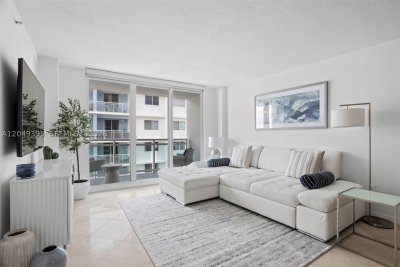Aluguel de apartamento no The Collins Condo 1512