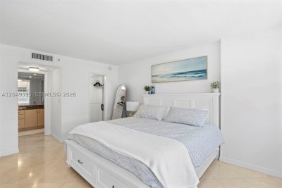 Aluguel de apartamento no The Collins Condo 1512
