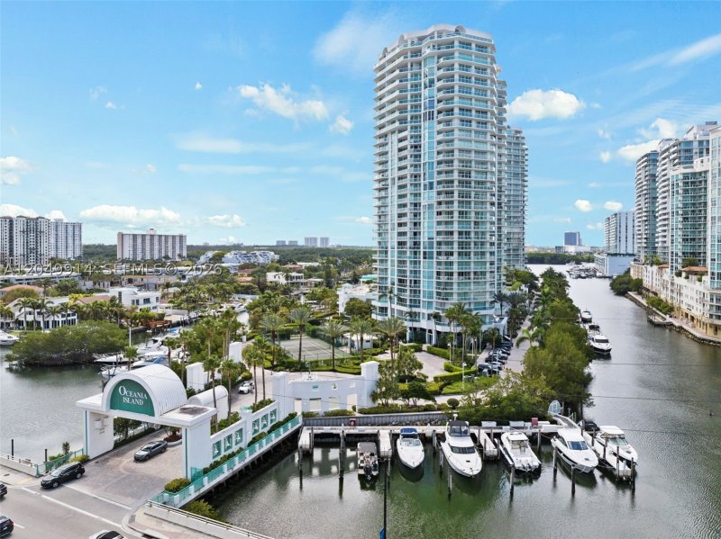 Apartment for rent at Oceania 4 1644
