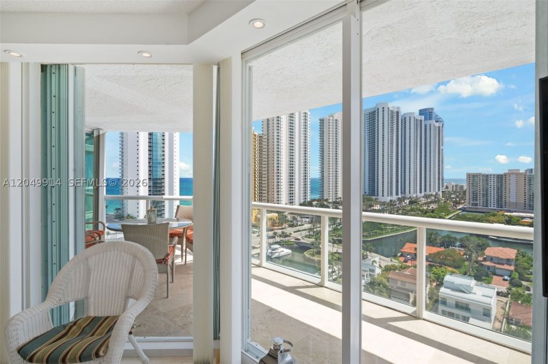 Apartment for rent at Oceania 4 1644