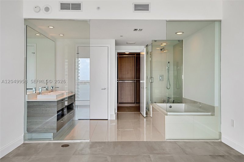 Apartment for rent at Paraiso Bay Miami 1903
