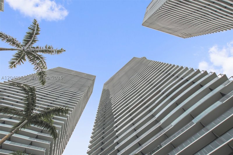 Apartment for rent at Paraiso Bay Miami 1903