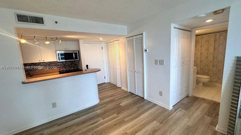 Apartment for rent at Isola Brickell Key 2107