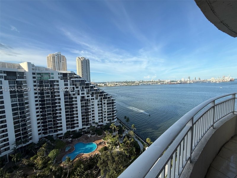 Apartment for rent at Isola Brickell Key 2107