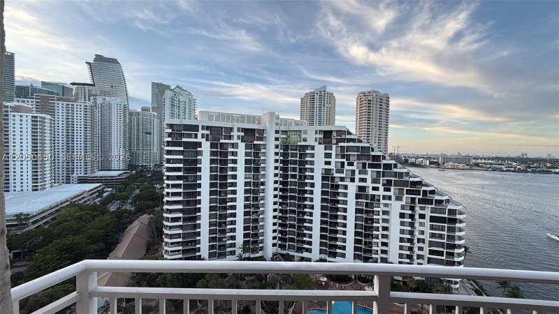 Apartment for rent at Isola Brickell Key 2107
