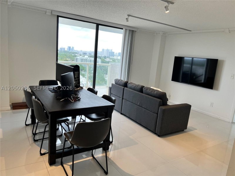 Apartment for rent at Sailboat Cay 1407