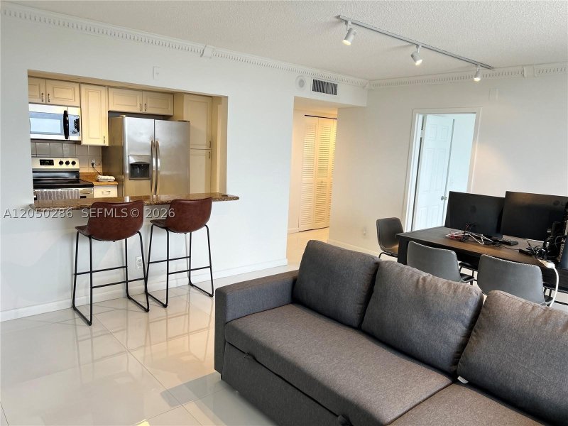 Apartment for rent at Sailboat Cay 1407
