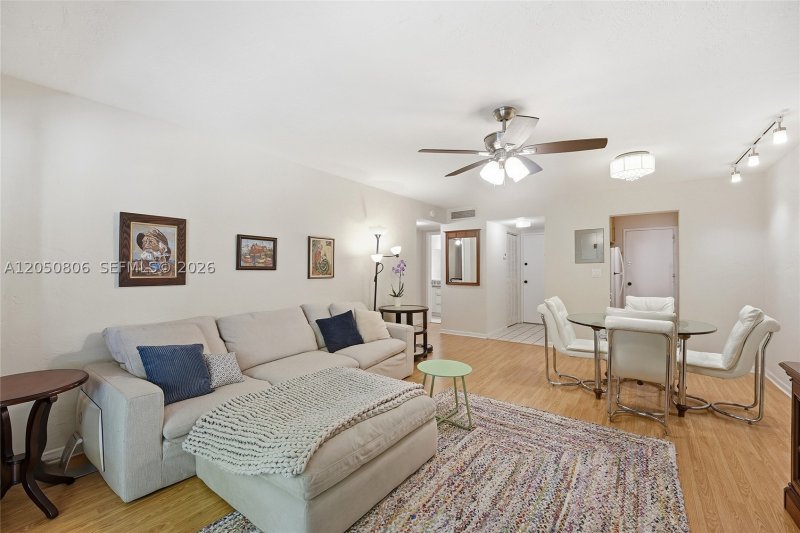 Condo for sale at Villa Capri 403