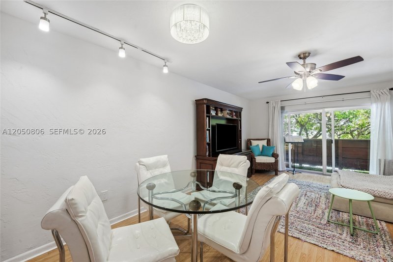 Condo for sale at Villa Capri 403