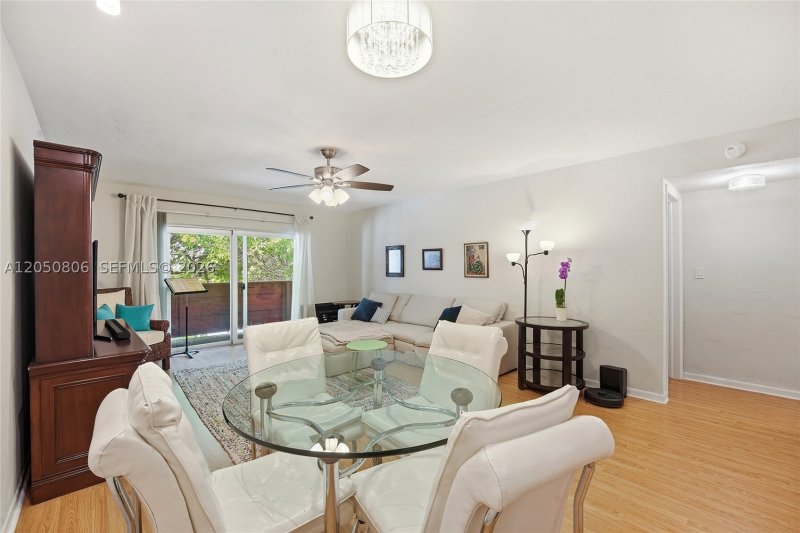 Condo for sale at Villa Capri 403