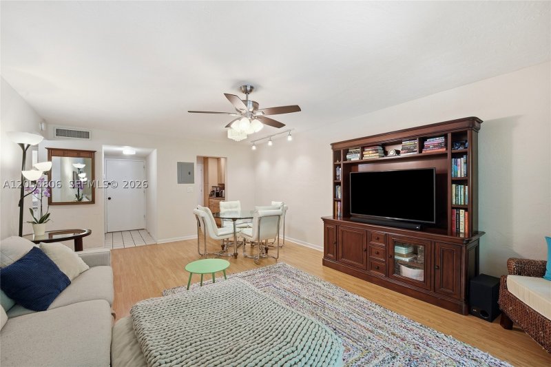 Condo for sale at Villa Capri 403