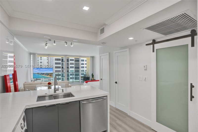 Alquiler de apartamento en The Wave Condo 704 (availab