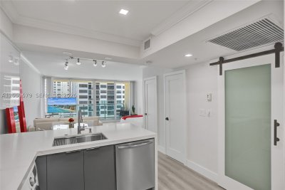 Alquiler de apartamento en The Wave Condo 704 (availab