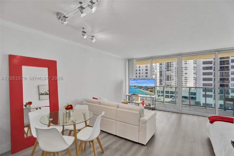 Alquiler de apartamento en The Wave Condo 704 (availab