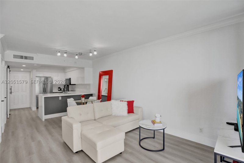 Alquiler de apartamento en The Wave Condo 704 (availab