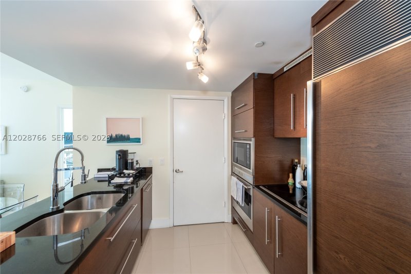 Apartment for rent at Icon Brickell Tower I 4213