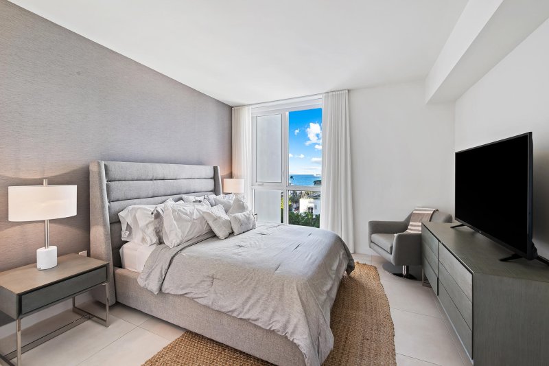 Condo for sale at Tiffany House 916