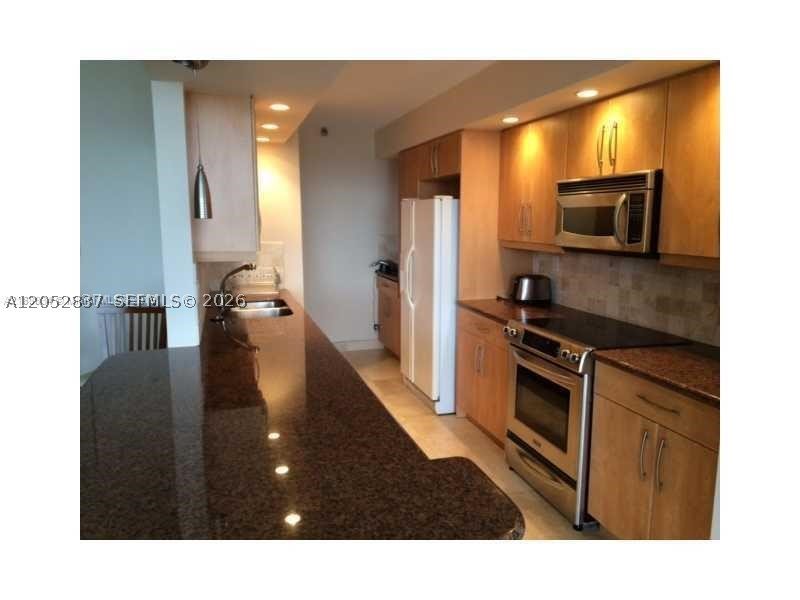 Apartment for rent at Turnberry Towers 22C