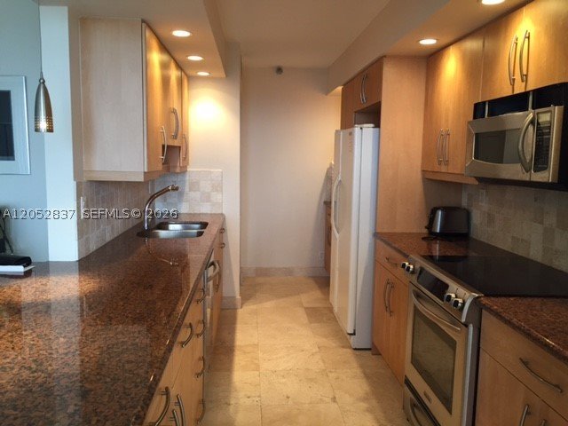 Apartment for rent at Turnberry Towers 22C
