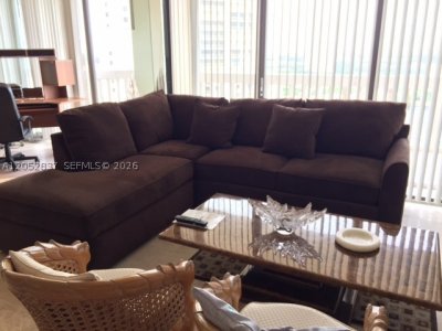Aluguel de apartamento no Turnberry Towers 22C