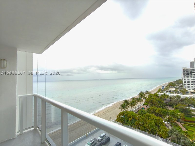 Condo for sale at Aquarius Towers 1106S