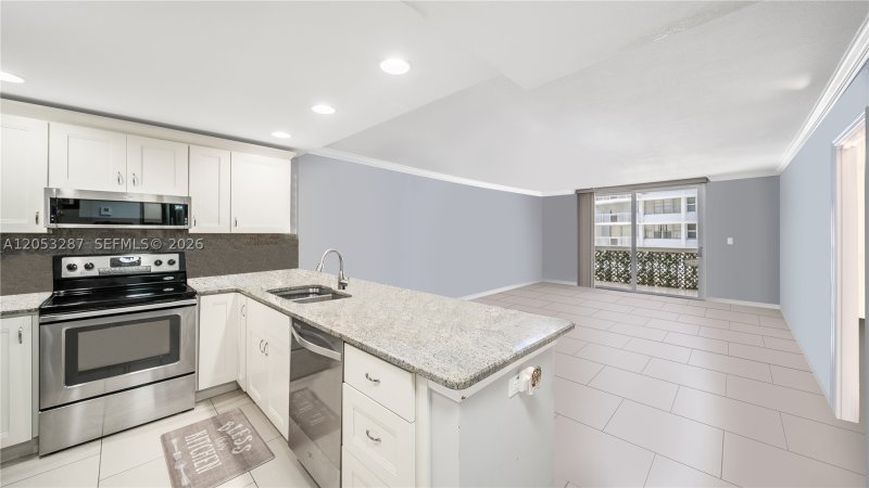 Condo for sale at Imperial Towers 504