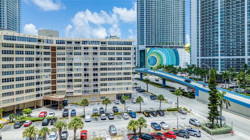 Condo for sale at Imperial Towers 504