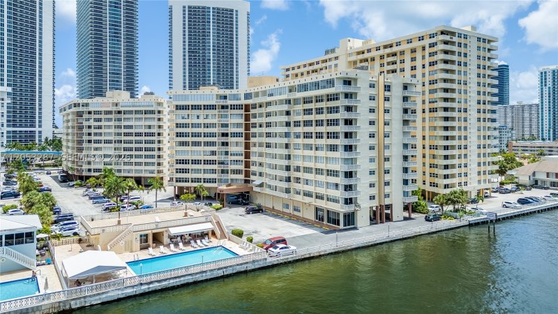Condo for sale at Imperial Towers 504