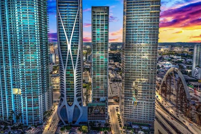 Condo for sale at Ten Museum Park 3802