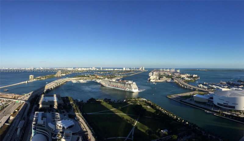 Condo for sale at Ten Museum Park 3802