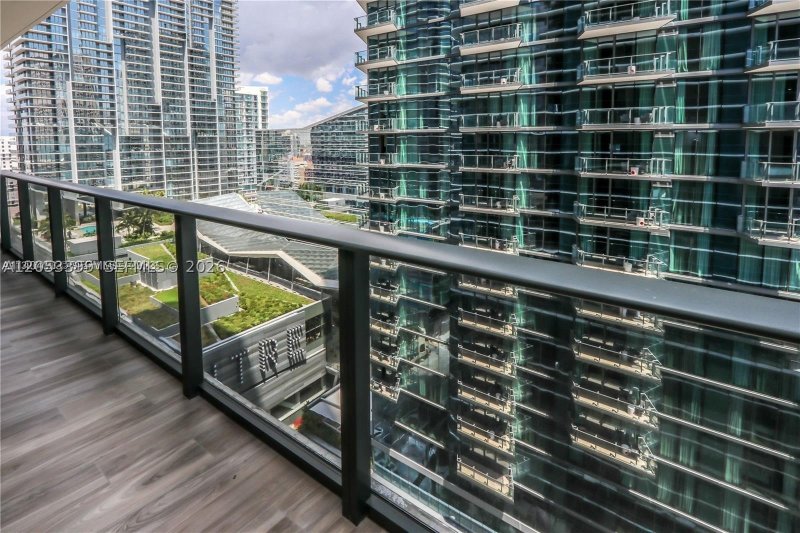 Condo for sale at SLS Lux Brickell 3006