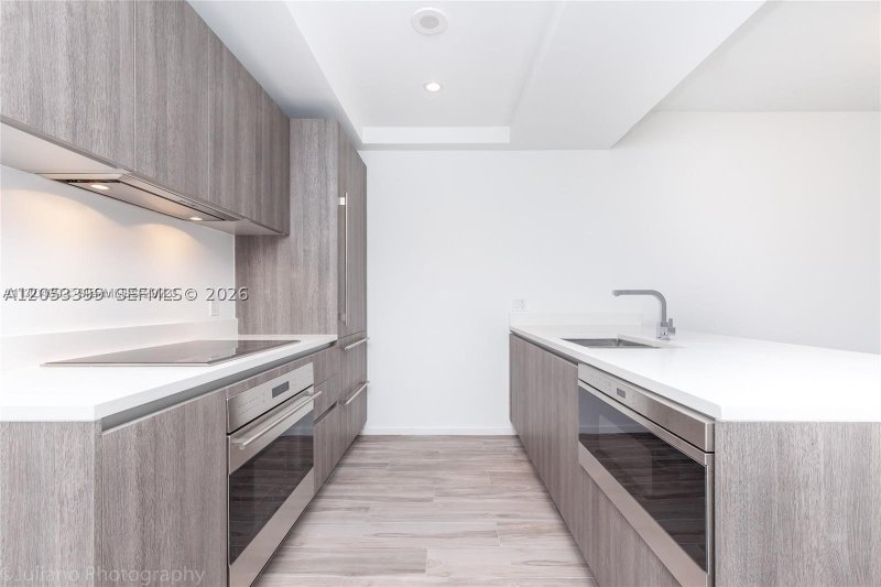 Condo for sale at SLS Lux Brickell 3006