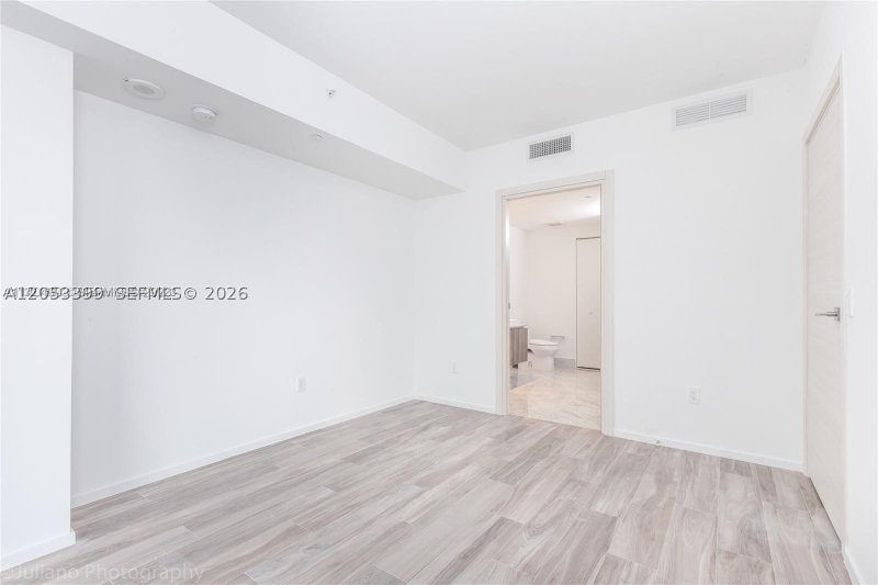 Condo for sale at SLS Lux Brickell 3006
