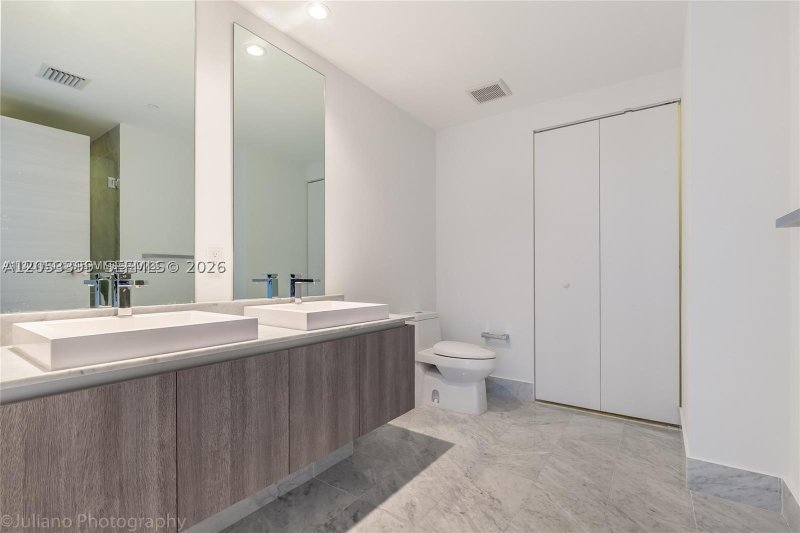 Condo for sale at SLS Lux Brickell 3006
