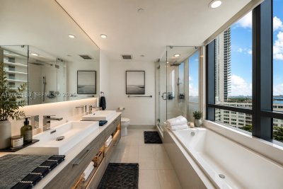 Comprar apartamento no Paraiso Bay Miami 1507