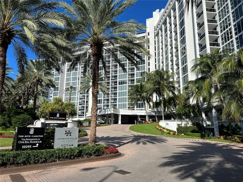 Condo for sale at Harbour House 112