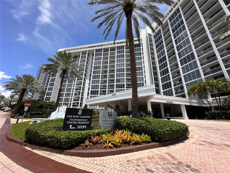 Condo for sale at Harbour House 112