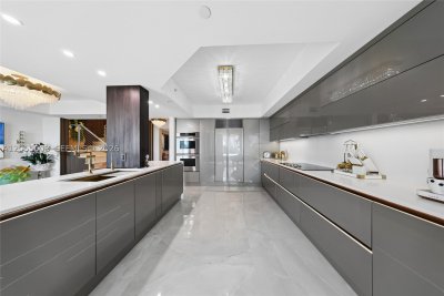 Comprar apartamento no Peninsula II 502