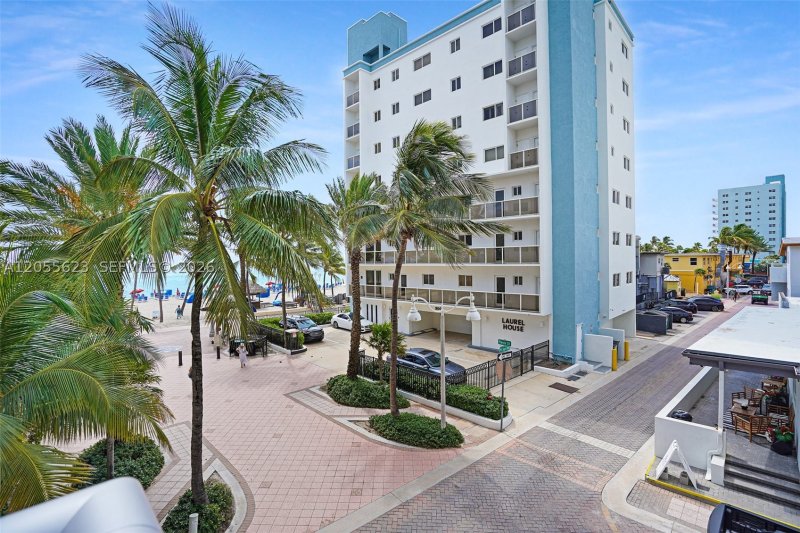 Condo for sale at Costa Hollywood N207