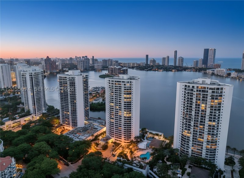 Condo for sale at 3000 Williams Island 505